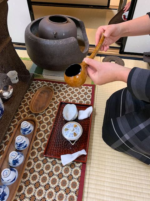2月19日｜ひょうたんの柄杓で煎茶のお点前 by 丸黄うりほ | 花形文化通信