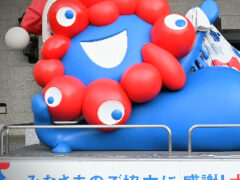 ミャクミャク像