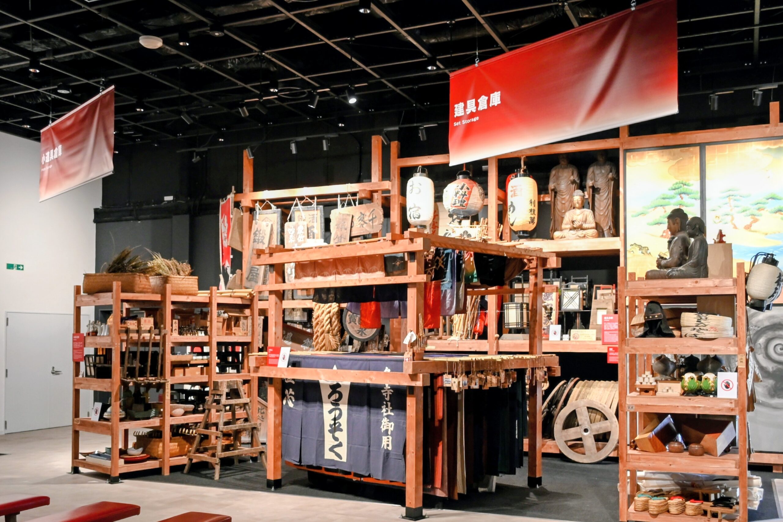 時代劇の舞台裏の空気を伝える小道具も